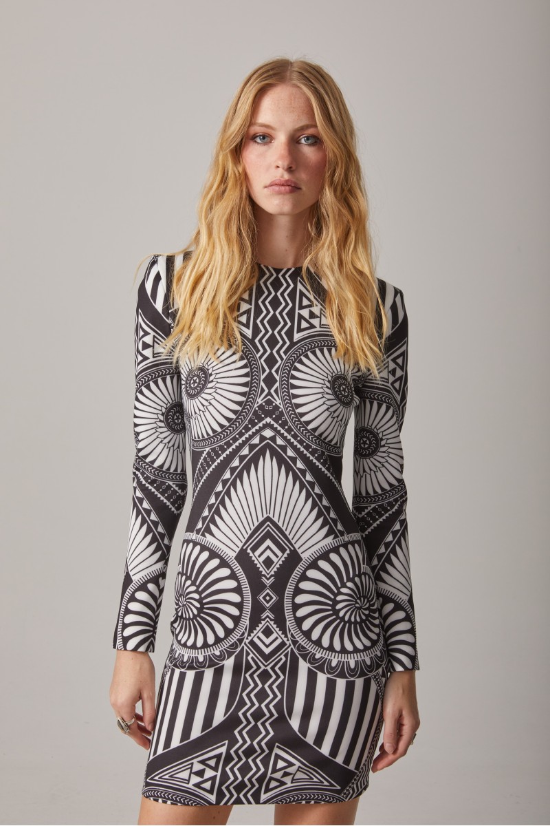 VESTIDO ESTAMPADO PUNTO CORTO