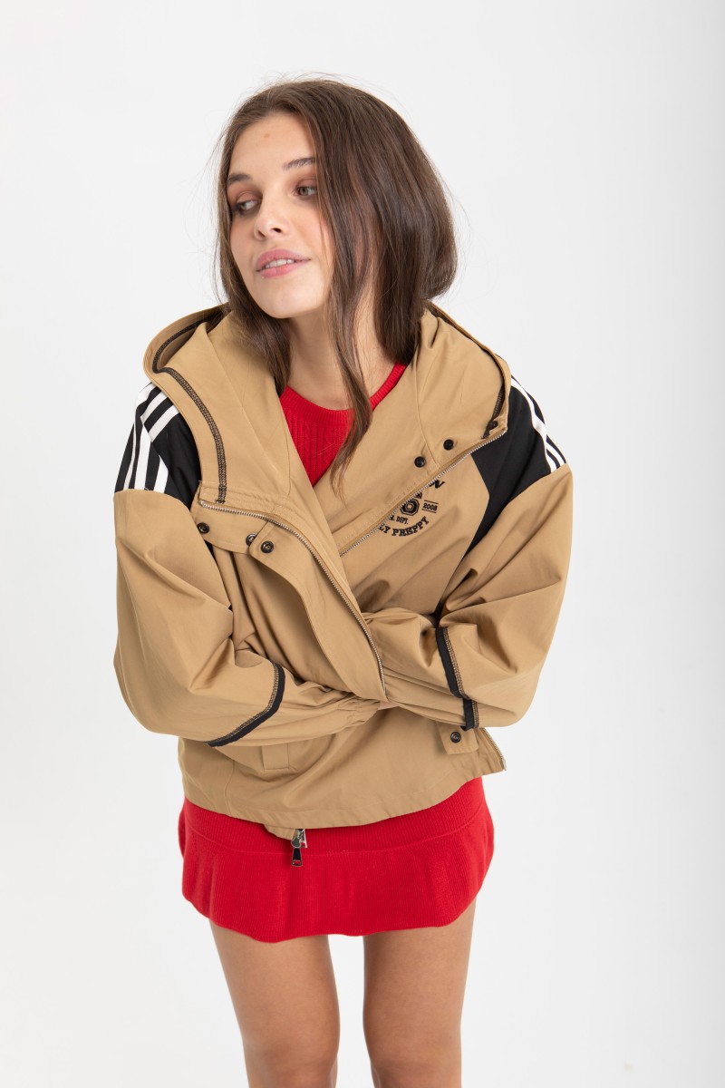 SOBRECAMISA CON CAPUCHA CAMEL