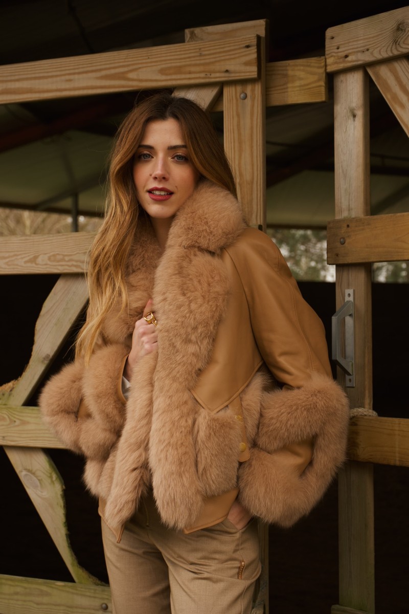 CHAQUETA DE PIEL Y PELO...