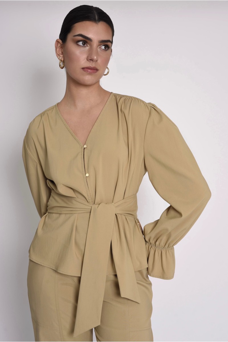 BLUSA CON CINTURÓN